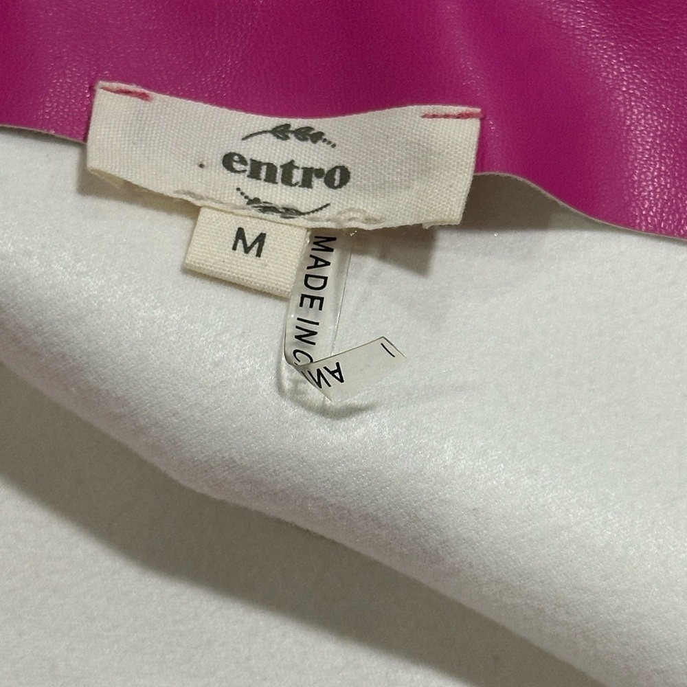 entro. Hot Pink Faux Leather Flared Skirt/ Skort (M) w/ side zipper. - Picture 2 of 6